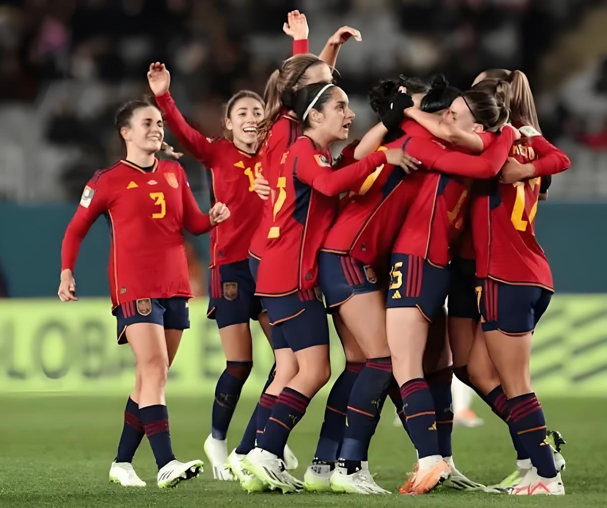 关于美国女足获得大西洋女足精英联赛季军的信息