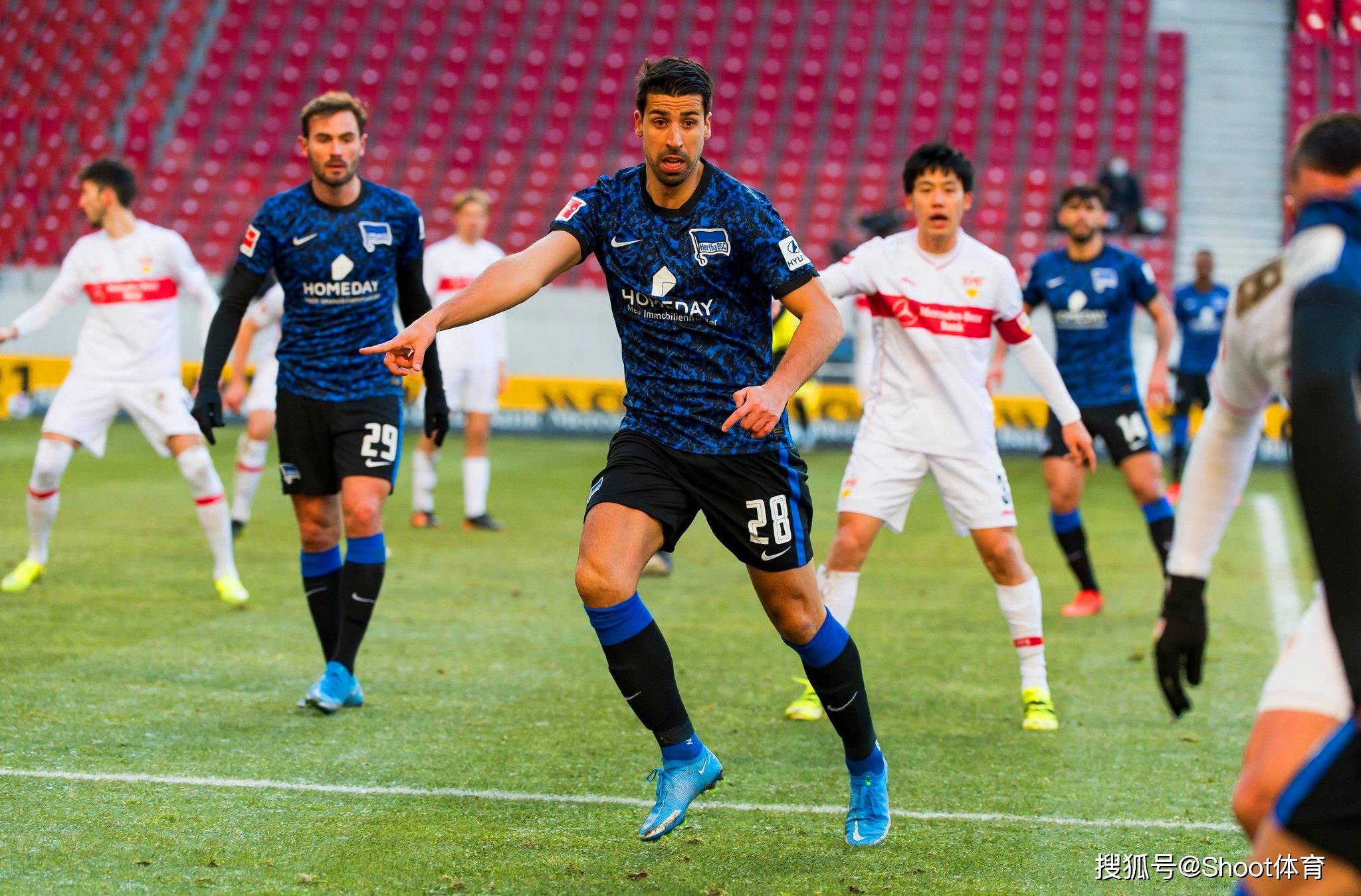 莱比锡红牛主场一球小胜德甲领跑稳住榜首位置的简单介绍